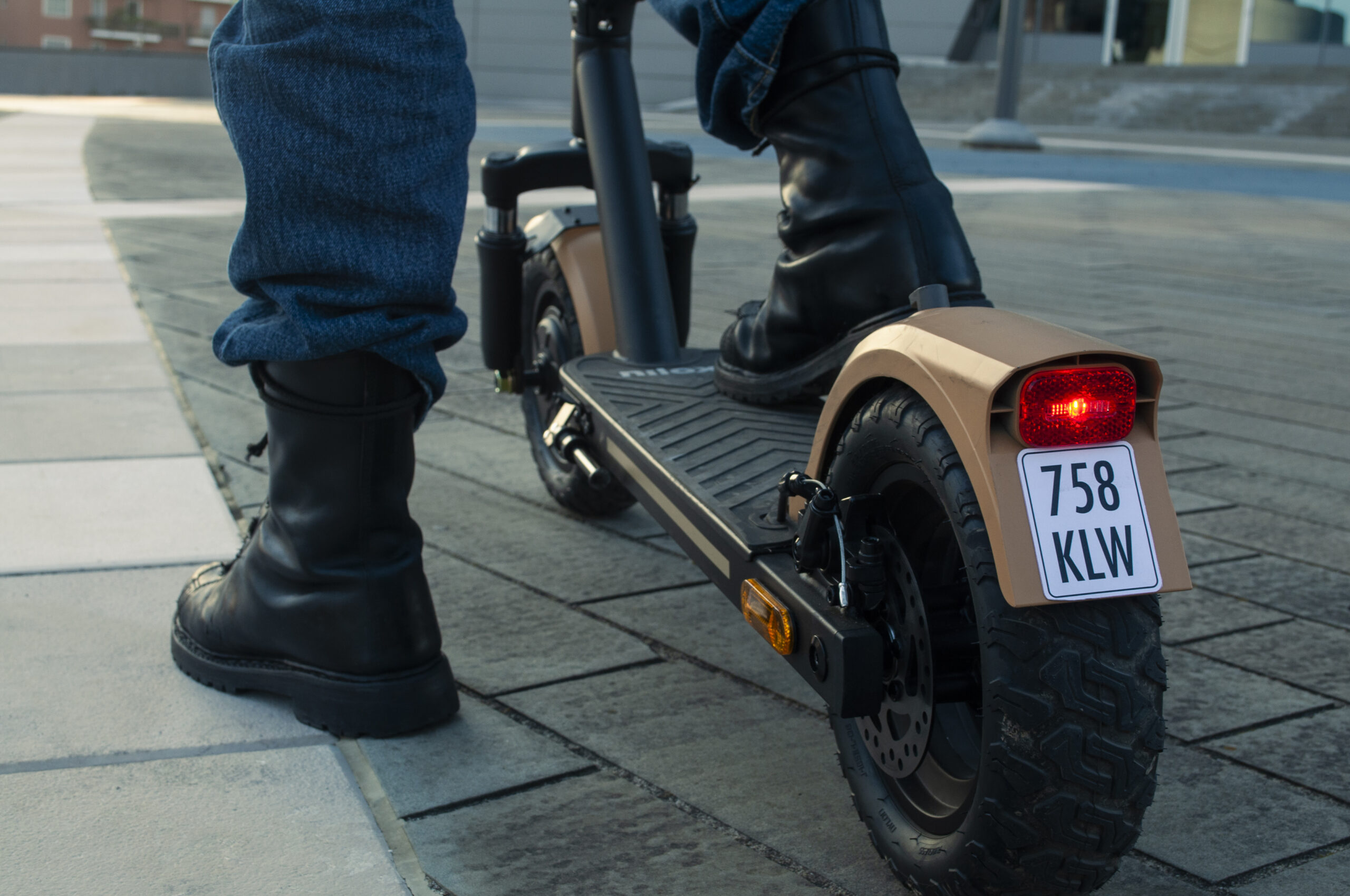 Monopattini: arriva il primo decreto, ecco il targhino